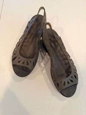 Crocs | Adrina III Mini Wedge Sandals. Size: 9